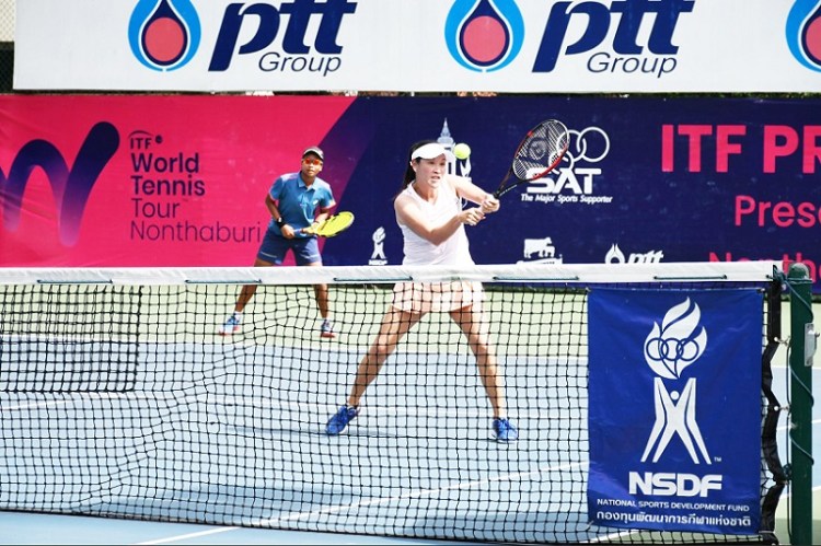 1tennis01_แทมมารีน ธนสุกาญจน์(หน้า)มนัญชญา สว่างแ