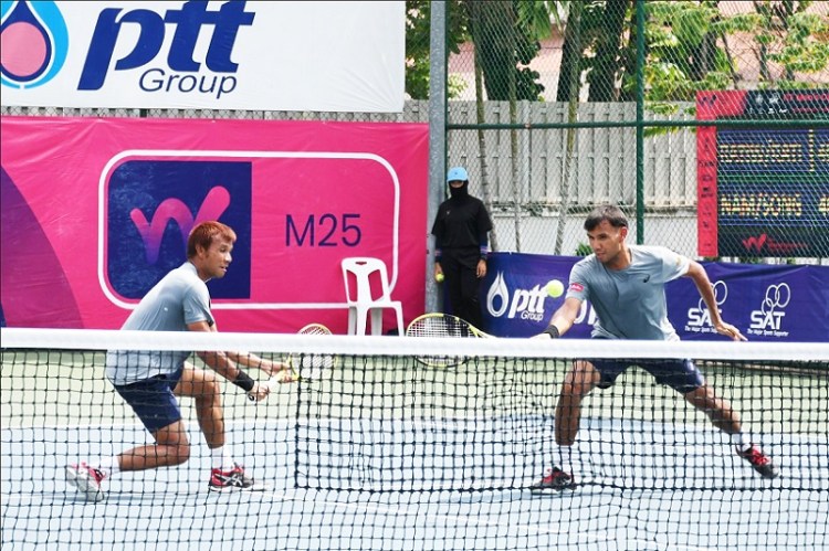 1tennis42_สนฉัตร (ซ้าย) และ สรรค์ชัย (ขวา)