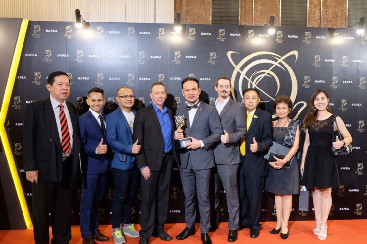 ภาพข่าวคุณดำรงศักดิ์ เกี้ยวเพ้ง รับรางวัล