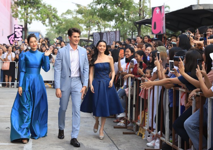 ฐิสา มิกค์ มุก นักแสดงช่อง 7HD ร่วมเดินพรมฟ้า