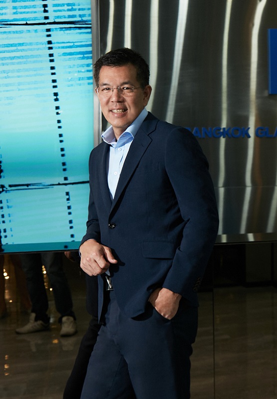 นายศิลปรัตน์ วัฒนเกษตร ประธานเจ้าหน้าที่บริหาร บริษัท บีจี คอนเทนเนอร์ กล๊าส จำกัด (มหาชน)