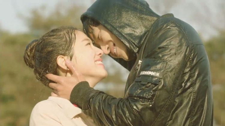 5.บอสหนุ่ม อึนฮวานกิ ถือโอกาสบอกรักตอนฝนตก