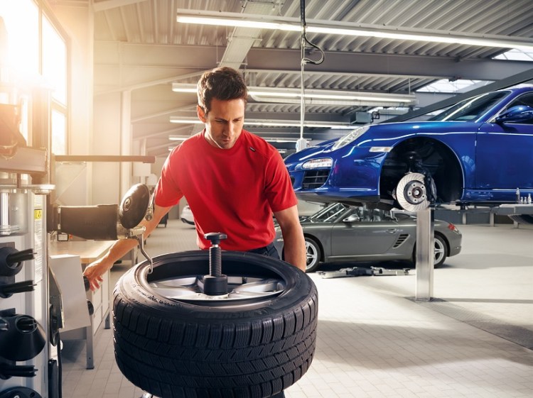 Porsche Service Tyre Fitting